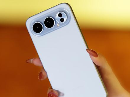 荣耀500Pro,没有短板 同事最近体验荣耀 500 Pro分享了一些感受,她觉得这是一台外观、影像、性能、续航都很均衡的数字系列,而且很多体验和小巧思越用越舒服,今天就简单跟大家分享一下,看看到底咋样#荣耀500pro #数码 #测评