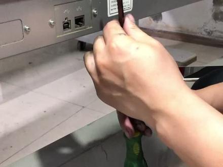 武藤1604插数据线。