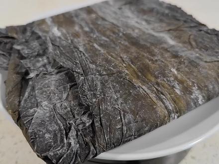 海带切记别用清水洗,泥沙难掉还腥,难怪饭店凉拌海带丝那么好吃 #干海带泡发 #酸辣海带丝 #万能凉拌汁