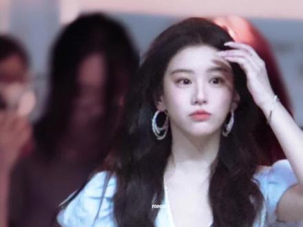 包上恩周柯宇出发录制《炽夏》团综了!好期待啊!#包上恩 #周柯宇 #炽夏 #娱乐评论大赏