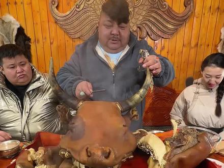 牛气冲天,和兄弟姐妹吃个牛头#草原美食 #内蒙特色美食 #好物分享🔥 #大口吃肉 #恩克