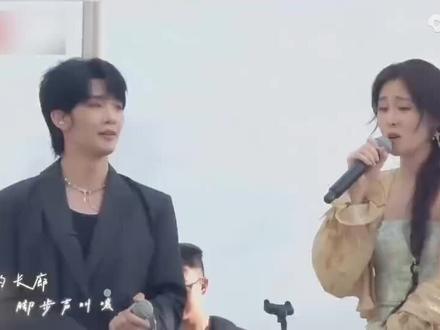 张碧晨&王赫野《这世界那么多人》音你而来日照山海沙滩音乐节。