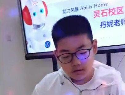 AO3《噪音监测》1、启发学生需要建构出声音传感器的知识和能力; 2、搭建一个任意造型的噪声监测仪,这个检