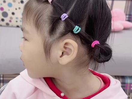 给短发发量少的女宝扎头发,就用这种五颜六色的小皮筋,不伤发啊不揪头发#儿童编发 #编发教程 #短发发型 #新年发型 #过年发型