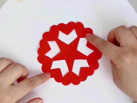 红星闪闪剪纸教程 国庆手工必备,红星闪闪剪纸教程,简单易学又应景#田田剪纸 #茌平剪纸传承人田田 #五星剪纸 #国庆手工 #五角星剪纸