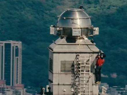 看到大神成功登顶后才敢回看过程!🫣
👣大神Alex Honnold徒手无任何安全装置攀爬台北101,历时91分40秒成功登顶。
👣台北101楼高508米。
#AlexHonnold #台北101 #攀岩 #亚历克斯霍诺德 #徒手攀岩