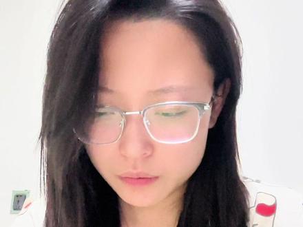 在这劝解所有小朋友和对游戏上瘾的大朋友 ,不需偷偷拿着姐姐的手机充值游戏 是个很不好的上瘾习惯 也不要沉迷于游戏打到半夜不睡觉 !黎黎就是典型例子#科普#le #s #姐姐