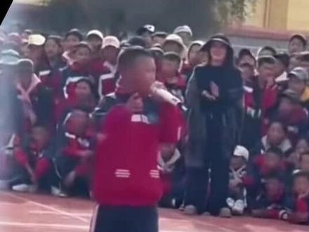 我正年少 校园艺术节“小孩哥”控场