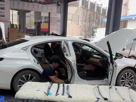 雷克萨斯25款es车主不知道如何升级,请来这个视频里面寻找答案,原车改动过的地方全部拆掉,设计师也太失败了#雷克萨斯 #雷克萨斯es #雷克萨斯es300h #雷克萨斯es200 #dou是好车