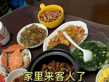 今天有很多客人来,弟弟还在家帮我,俩人忙了一个下午,全搞定时,老公回来又说不来了,只是忘记告诉我了,瞬间崩溃…