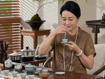 妈妈装夏装套装 这套新中式两件套细节讲究,短袖配七分裤透气又利落,妈妈夏天穿舒服还显年轻~#夏季新款 #妈妈装 #时尚妈妈装 #套装 #普通人的夏季穿搭模版