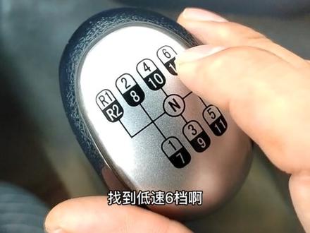 新手如何挂档起顶,起斗,进来看看吧,以后肯定用得着!#渣土车的日常 #新手货车司机 #卡车司机 #货运资格证 #用抖音记录卡车生活 @抖音小助手