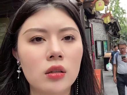 有没有北方的朋友出来给我说说为啥不能踩井盖啊?#南北差异 #冤种 #闺蜜 #内容过于真实