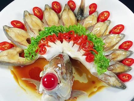 孔雀开屏鱼,年夜饭上来上一道清蒸鱼,寓意年年有余,做法简单,喜欢的安排起来吧#年夜饭#创意美食