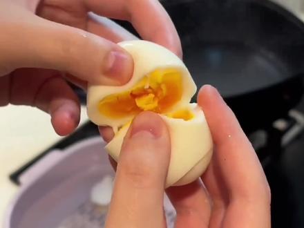 跟着蛋神煮鸡蛋,交煮蛋作业了吗#蛋神 #跟着蛋神煮鸡蛋 #热门