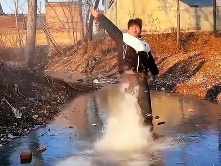 春节放🧨搞笑瞬间#搞笑 #鞭炮 #开心 #民间绝活