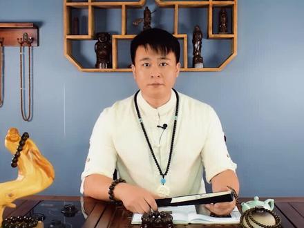 以下3种人不适合佩戴沉香手串,它虽然很珍贵,但可能物极必反!#沉香手串 #文玩手串