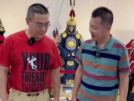 大将南征胆气豪,腰横秋水雁翎刀。很多朋友分不清柳叶刀和雁翎刀,今天带大家欣赏一把开门的雁翎刀。#收藏 #古玩 #古兵器 #潘家园鬼市 #收藏爱好者