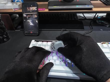 第 10 集 这魔导士 75He咋不一样? 键盘就要用铝壳的!
手感必须是ROG的
卫星轴 声音包 轴体 必须拿好的!
#ROG造物社 #ROG魔导士75 #客制化