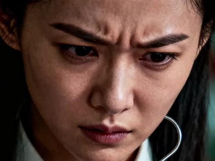 老师在检查校服是发现了……