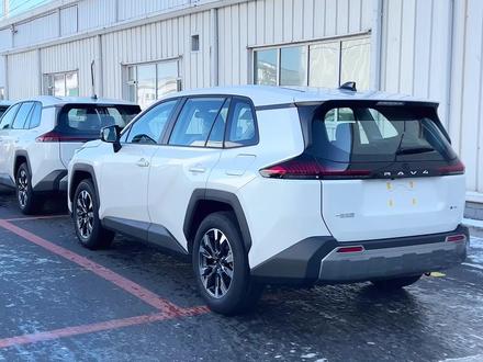 刚出锅的六代荣放,呼呼冒热气儿
2.0混动配置不孬,搁哪都挺好使
葛东北这看车,就是痛快
#抖音汽车 #荣放