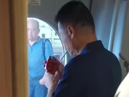 江湖最高礼仪,下车抱拳🙊🙊🙊