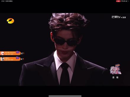 老公的跨年舞台 这个变装转场真的绝了!#张凌赫 #跨年演唱会 #神级舞台 #模特 #湖南卫视