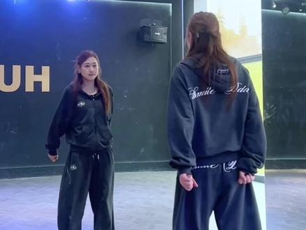 新年战舞 慢速分解来了 快战 #抖音潮流舞蹈地图 #舞蹈分解教学视频 #新年战舞 #翻跳 #基础舞蹈