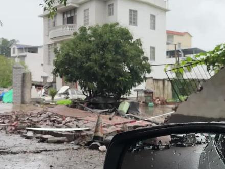 2026年5月20日,地震后给我们太阳村造成的伤害好大,好多漂漂亮的房子倒的倒,裂的裂,路面不是大坑就是裂开凸起,到底什么时候才能结束这一切? 🙏🙏