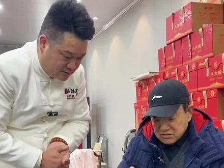 师父说河南菜讲究五味调和,做菜是吃它的原味,本味,做菜不仅要好看,还得好吃,感谢师父的耐心指导!