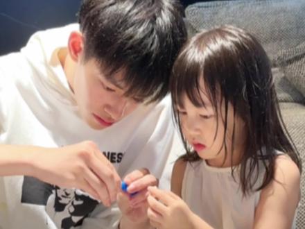 哥哥对弟弟和妹妹的区别展现的淋漓尽致哈哈哈哈#兄妹 #宠妹狂魔 #王小麦的精神世界 #赵鹏皓