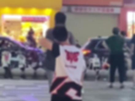 这两小帅哥是多少羽球人羡慕的童子功呀!
#羽毛球