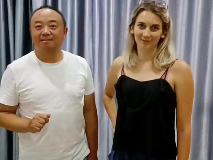第一次和这么漂亮的女骑手零距离接触。她的优雅大方是马术气质的最好体现#马术 #美女 #精彩片段