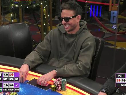 为何Alan Keating赢牌却愤怒离场? 就在刚刚结束的Hustler百万美金马拉松赛上,Keating运气爆棚连中3条,遭遇上头先生Sam Kiki狂喷,当场破防收拾东西走人,一起来看这惊天大瓜。 Senor Tilt真是输牌又输人!江湖不是打打杀杀是人情世故!不知道各位身边有没有这样牌品差的人?#德扑解说 #keating #hustler #牌品看人品 #原创视频 视频均为原创,国际合法正规赛事,比赛筹码均为记分牌,无不良引导无商业行为仅供娱乐,请审核员注意审核!