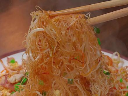 每次去大排档,我都会点上一份两面黄,舟山双面黄炒米面,吃起来口感焦香好吃。#炒面 #舟山美食