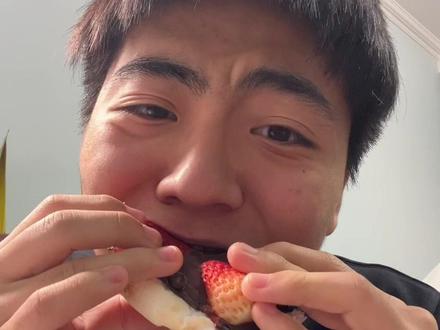 巧克力蓝莓草莓夹棉花糖 #棉花糖#老吃家#美食测评 #吃货