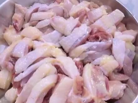 天凉了该贴膘了宝子们!用石坝三黄胡须鸡打边炉走起!