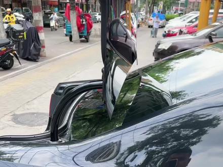 13年大众迈腾更换油箱盖电机拆装方法