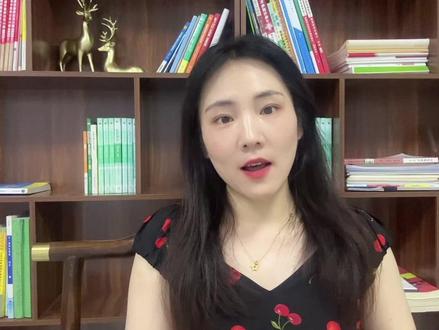 2025年本科计划270489文科理科多少分能上本科 25年山东本科招生计划是270489人,比去年多了1.25万,那么按照山东1:1.2的划线政策,今年一段线的位次会划在324586,那这一名考生的分数就是今年的一段线,今年考生人数是69.2万,比去年多了1.8万,那今年整体录取率是39%,但是文科理科的录取率差距是非常大的,首先今年扩招的1.25万本科计划,限物化选科的占据7902个,限物理单科的占据接近2500个,只有2000个是不限选科的,文科理科都可以报的,物化的计划数今年达到 164107个,物化生的计划数是1900个,单限物理的计划数是17403个,所以270489个本科计划,理科生就占了18.3万,那还剩的不到9万个计划有7万5千多是给到不限选科的,其余计划有单限地理的、单限化学、还有限政治和历史的等等,那今年物化的录取率能够到达69%,文科生录取率仅仅15%左右,所以理科考生今年过了一段线依然能上本科,甚至不过一段线,在第二次志愿填报中依然有机会上本科,但是文科生,想上本科,基本需要过一段线30分以上,如果想上公办本科需要过一段线50分左右。#临沂高考志愿填报 #高考报志愿