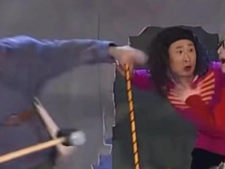 #记忆中的春晚 #春晚 经典名场面--一锤八十你还记得吗🤣05年的《装修》也太搞笑了🤣#春晚放映机