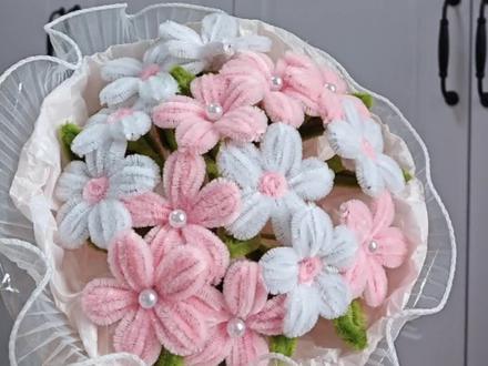 一束花的仪式感,永远不过时,幸福花教程#手工diy #扭扭棒花束 #diy创意零食花束 #创意花束 #仙女必备 @抖音小助手