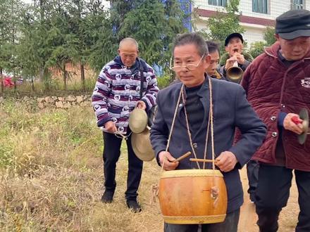 湖南97岁高龄老人过世,5个乐手演奏民乐,震撼的乐曲声响彻云霄