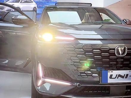 三叉戟日间行车灯,堪比激光大灯的远光灯,长安unik有没有音乐灯光秀?#长安unik