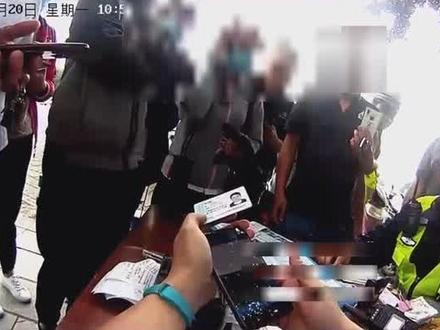 #守规则平安行 一男子处理违法时 竟多次要求民警出示“执法证”?!@中国警察网 @八桂警事