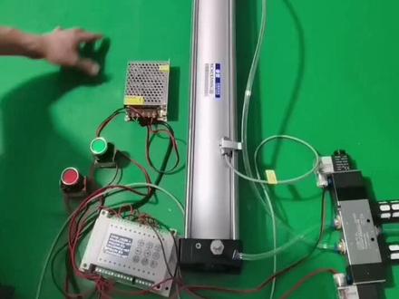 气感控制器之磁性开关控制气缸伸缩范围,形成长短任意调节。#自动化设备 #非标自动化设备定制