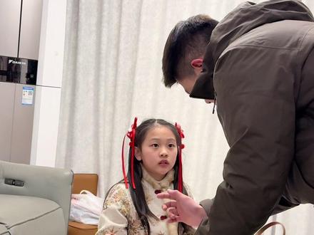 今年妹妹知道红包🧧是好的了不愿意再发给哥哥了,哥哥只能费尽心思智取了😅《qian🧧过期了》#哥哥和妹妹 #如何骗取小孩压岁钱 #哥哥的套路太深