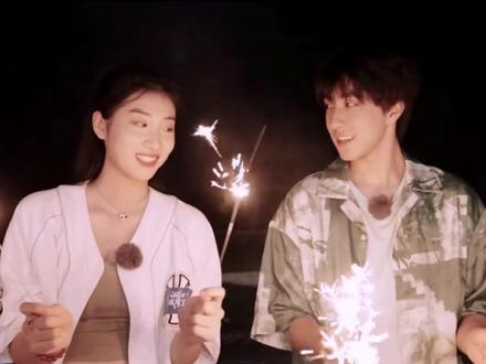 max和刘丹凝牵手成功了 满分10分 丹凝给Max打九分 因为那一分要留给未来!!#王振宇 #刘丹凝 #闪耀吧体育生