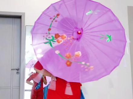 原创伞舞(小妞跟我走)完整版,喜欢的姐妹们一起学起来,简单音乐好听!#小妞跟我走#安心鼓舞团