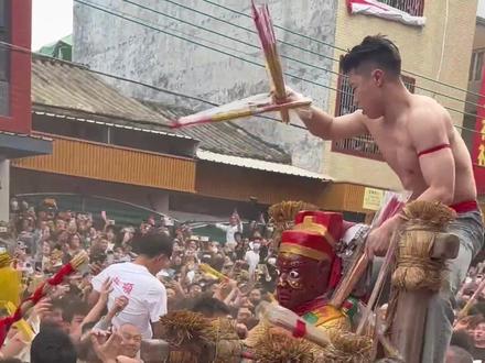 2026盐社拖神林铭钊被打,拉下神架,神架失守#林铭钊 #拖神#拜老爷 #盐鸿拖神