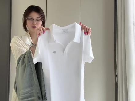 POLO领针织T恤!收腰显瘦还能搭Y2K风? POLO领设计自带优雅感,收腰修身版型显小松腰,面料亲肤有光泽,简单搭配就能get Y2K潮流~#夏季穿搭 #polo衫 #短袖t恤 #运动短袖 #夏季穿搭拔草指南